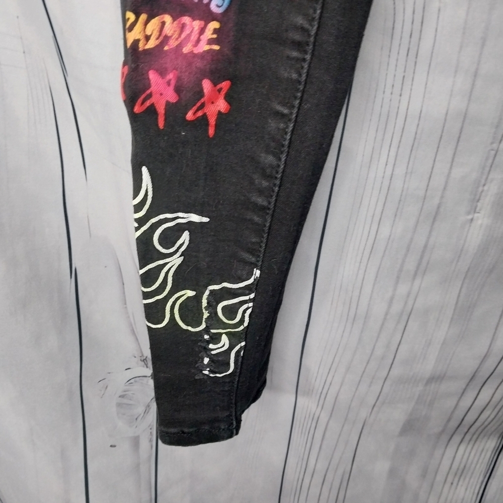 Red Fox Graphic distressed Jeans Size 1 - Picture 7 of 16